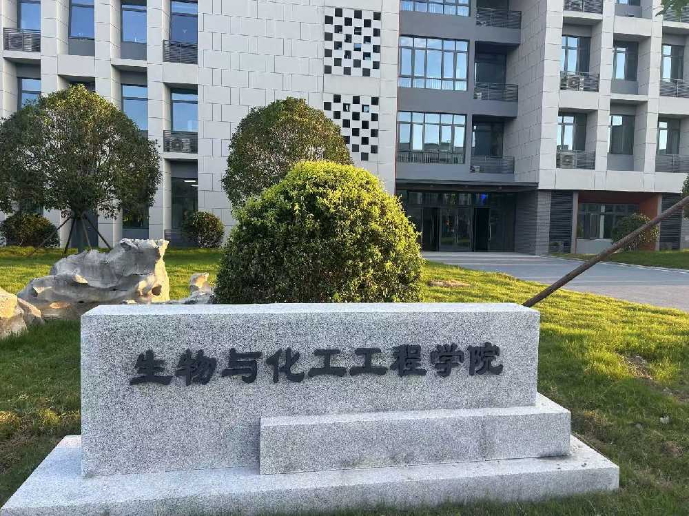 临河区扬州职业大学体育场高杆灯项目